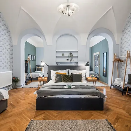 Charles Bridge Historical Apts By Michal&friends 아파트 *