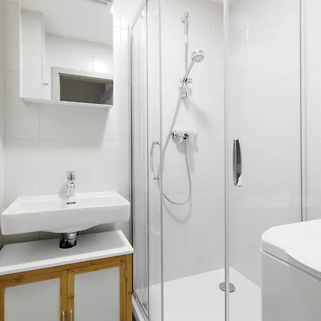 Quiet With Kitchen Near The Metro * Praha