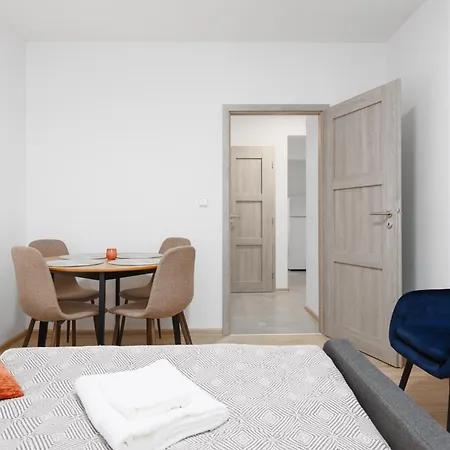 아파트 2 Bedrooms Near The Metro