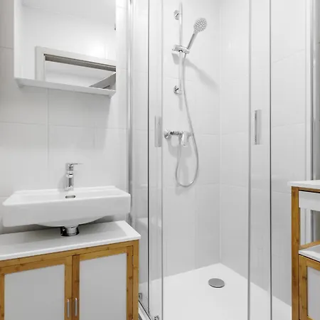 아파트 2 Bedrooms Near The Metro *