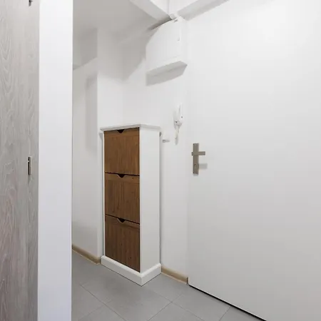 2 Bedrooms Near The Metro 아파트 프라하