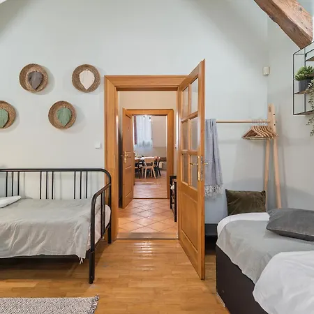 아파트 Charles Bridge Historical Apts By Michal&friends 프라하