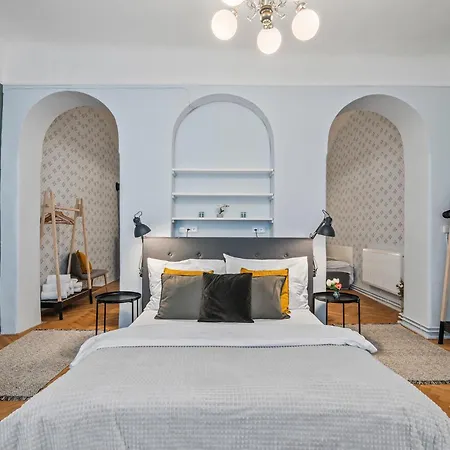 Charles Bridge Historical Apts By Michal&friends 아파트 프라하