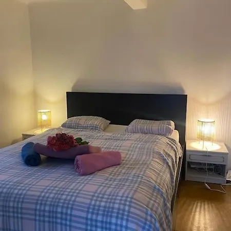 Apartment Flat In The House & Dog Friendly Prague