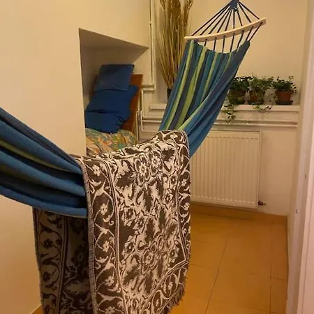 Apartment Flat In The House & Dog Friendly Prague