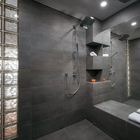 Apartman Dot 3 Bdr With Tyn Cathedral View & Ac