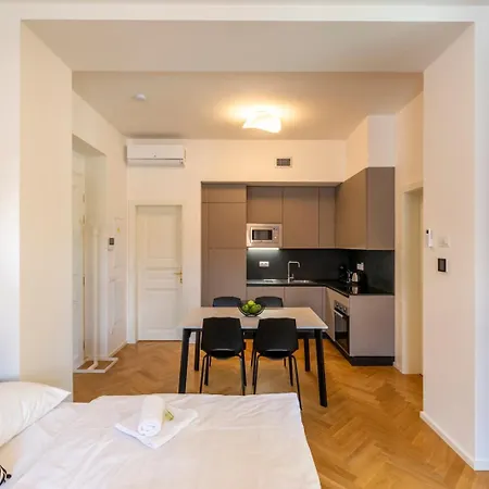 Petrin Tower Aparthotel 4*