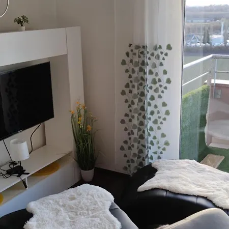 Letnany 168 S Parkovanim V Garazi Zdarma Appartement *