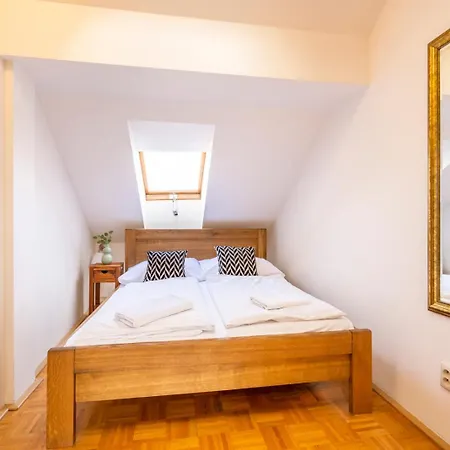 Hotel apartamentowy Old Town Square