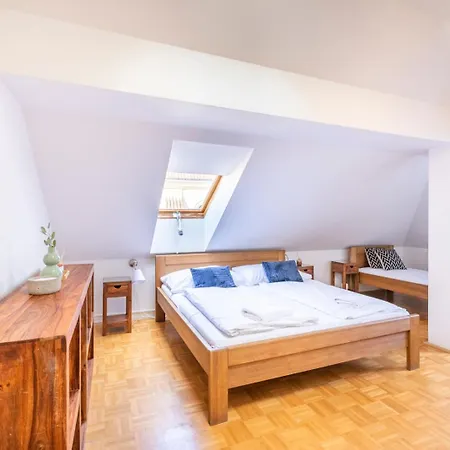 Old Town Square Hotel apartamentowy