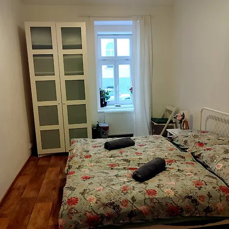 Homestay With Double Bed In Zizkov - Shared Bathroom Prague