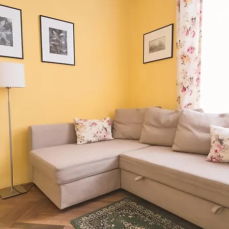 Modern - Centre Apartment