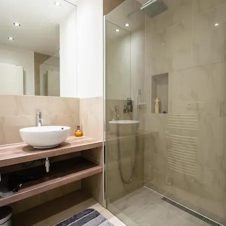 Auriapartments Karlin 2kk S Terasou A Parkovanim Apartment Prague