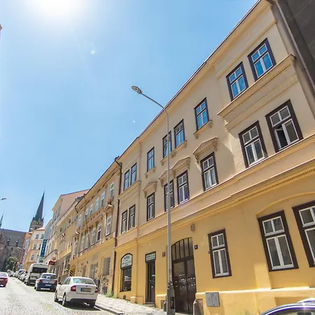 With Double Bed In Zizkov - Shared Bathroom * Prague