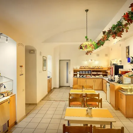 Golden Garni Hotell 3*