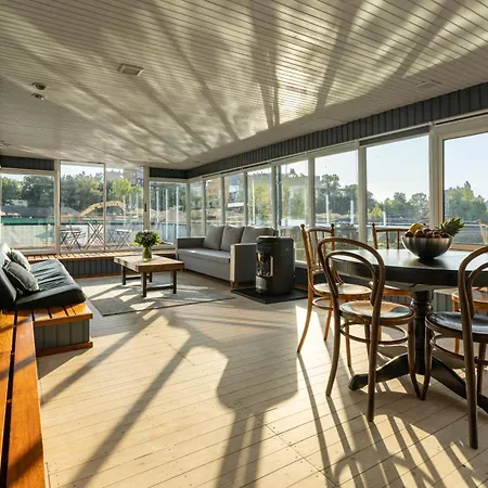 Houseboat - Place In Prague