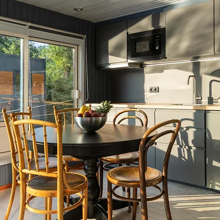 Houseboat - Place In Botel