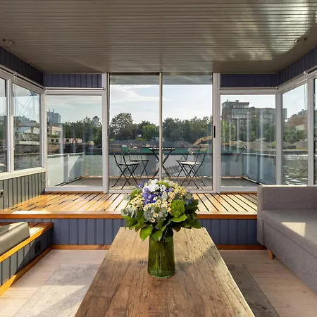 Houseboat - Place In Prague