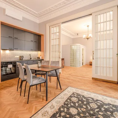 Palace Petrarca Apartment