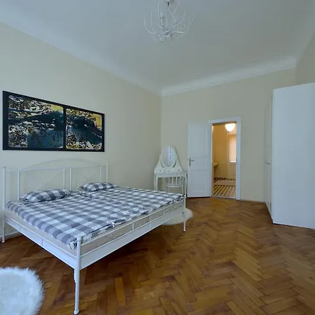 Parizska 1 Apartment *
