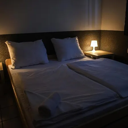 Seven Hostel *