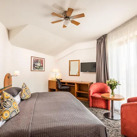 Troja Hotell 4*