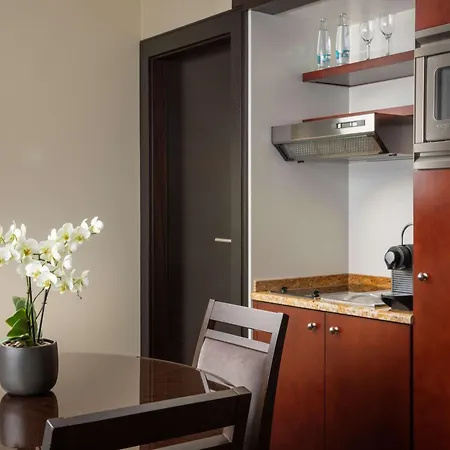 Ξενοδοχείο Hilton Old Town 5*