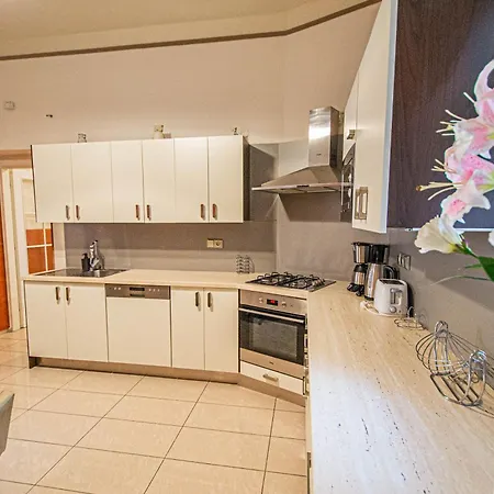 Apartment 2bdr Flat Behind Museum *
