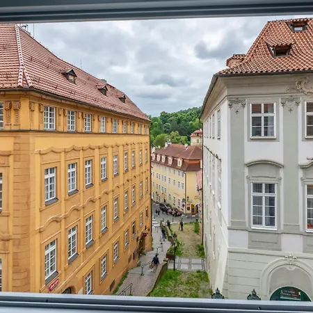 Primavera - Castle View * Prague