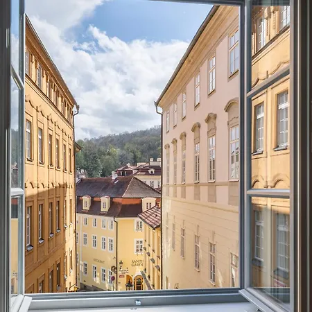 Aparthotel Primavera - Castle View *