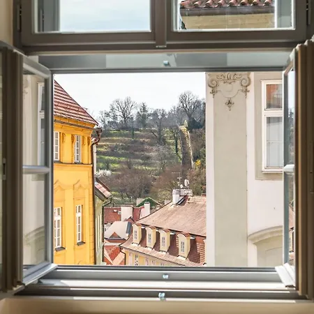 Primavera - Castle View *