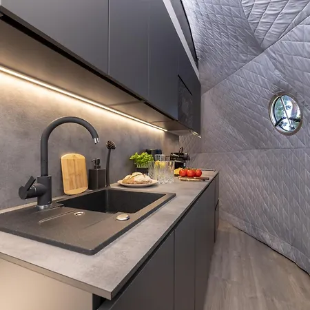Glamping Escape To The Stars Under Skyline פראג