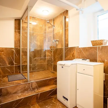 Spacious 20 Min From National Theatre 아파트 *