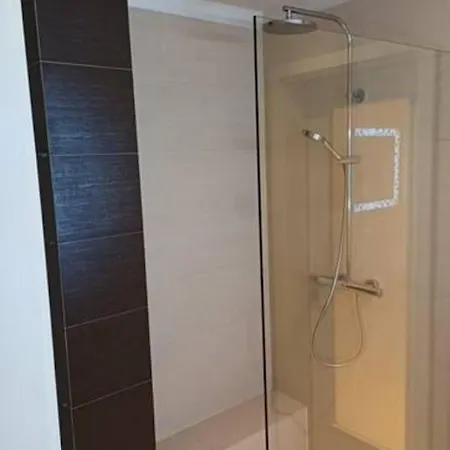 아파트 Spacious Modern 3 Bedroom Aparment *
