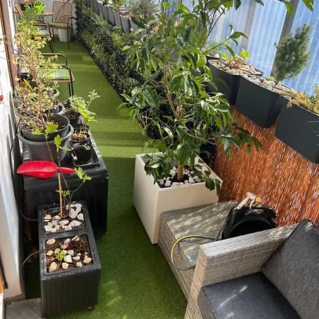 Homestay Terrace Aircondition Downtown Metro C Budejovicka *
