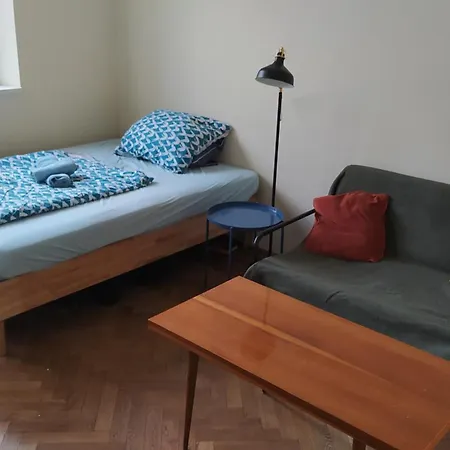 Spacious In 6 Near Center