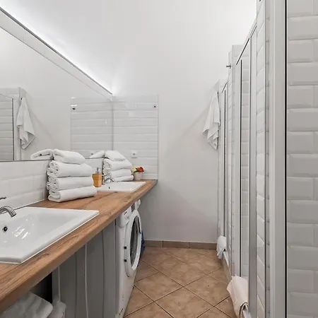 Charles Bridge Historical Apts By Michal&friends 아파트 프라하