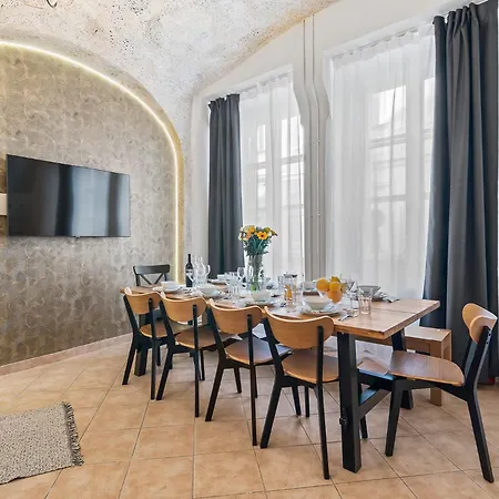 Charles Bridge Historical Apts By Michal&friends 아파트 프라하