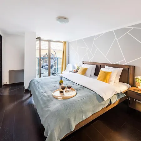 Apartments With Large Balcony, Parking Prague *