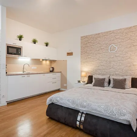 Old Town Square Apartment *