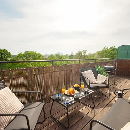 Cozy Studio With Terrace In Smichov By Days * Prague
