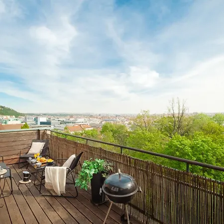 Cozy Studio With Terrace In Smichov By Days