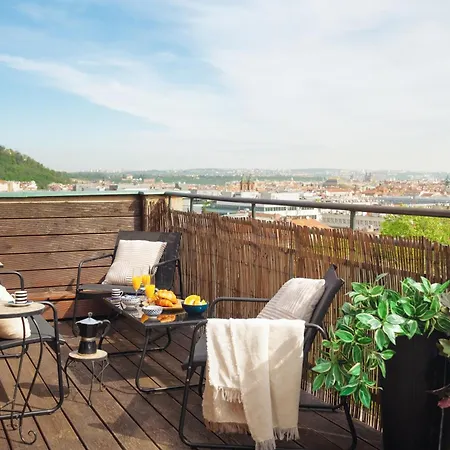 Apartment Cozy Studio With Terrace In Smichov By Days *