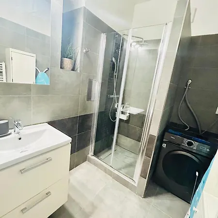 Modern Spacious In Center Апартаменты *
