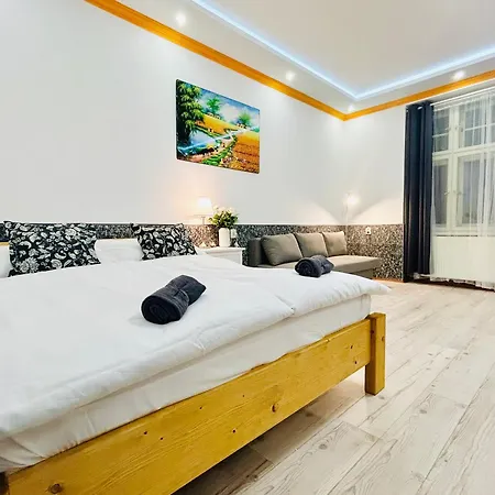 Modern Spacious In Center Прага