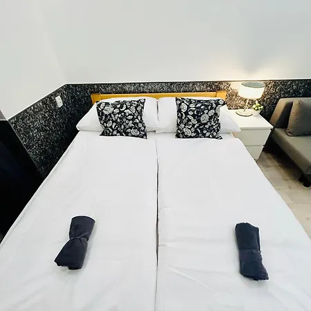 Modern Spacious In Center Апартаменты Прага