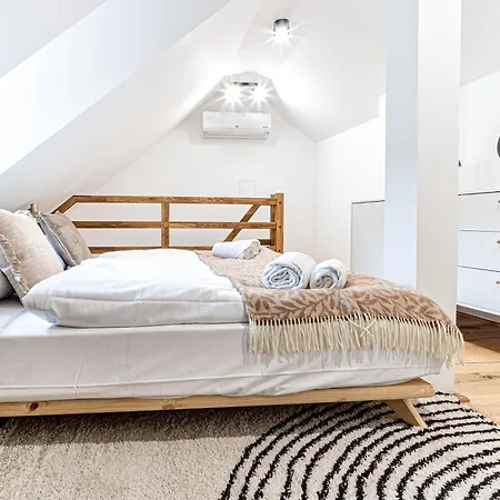 Beautifully Renovated At Lesser Town * Praga