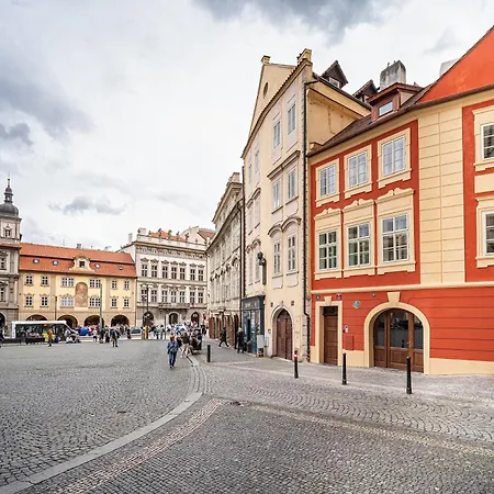 Beautifully Renovated At Lesser Town Praga