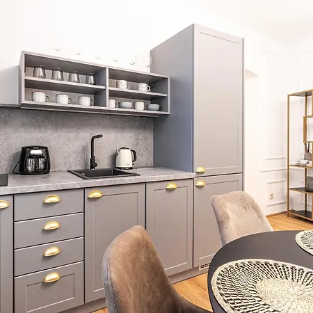 Beautifully Renovated At Lesser Town Praga
