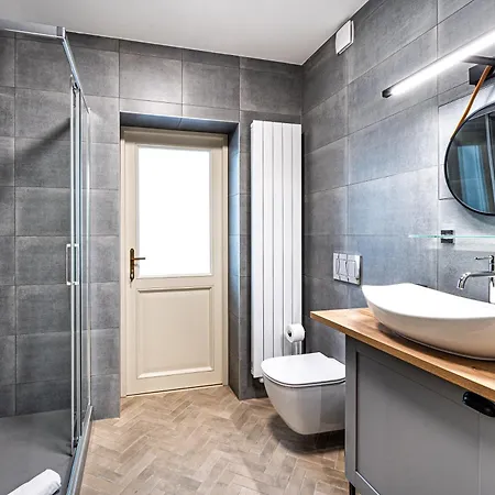 Apartamento Beautifully Renovated At Lesser Town